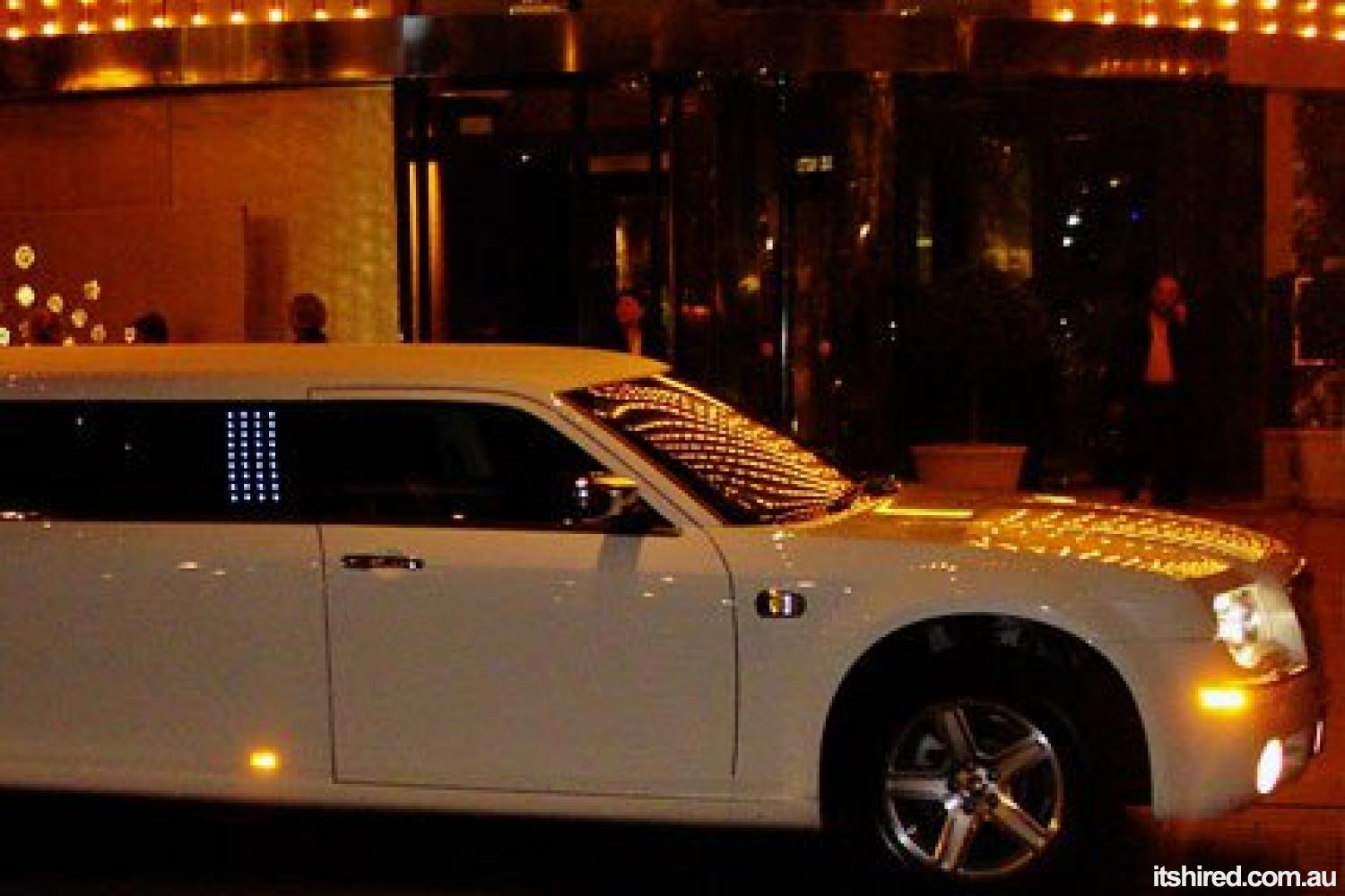 Chrysler 300c Wedding Car Hire Melbourne Amazing Limousines