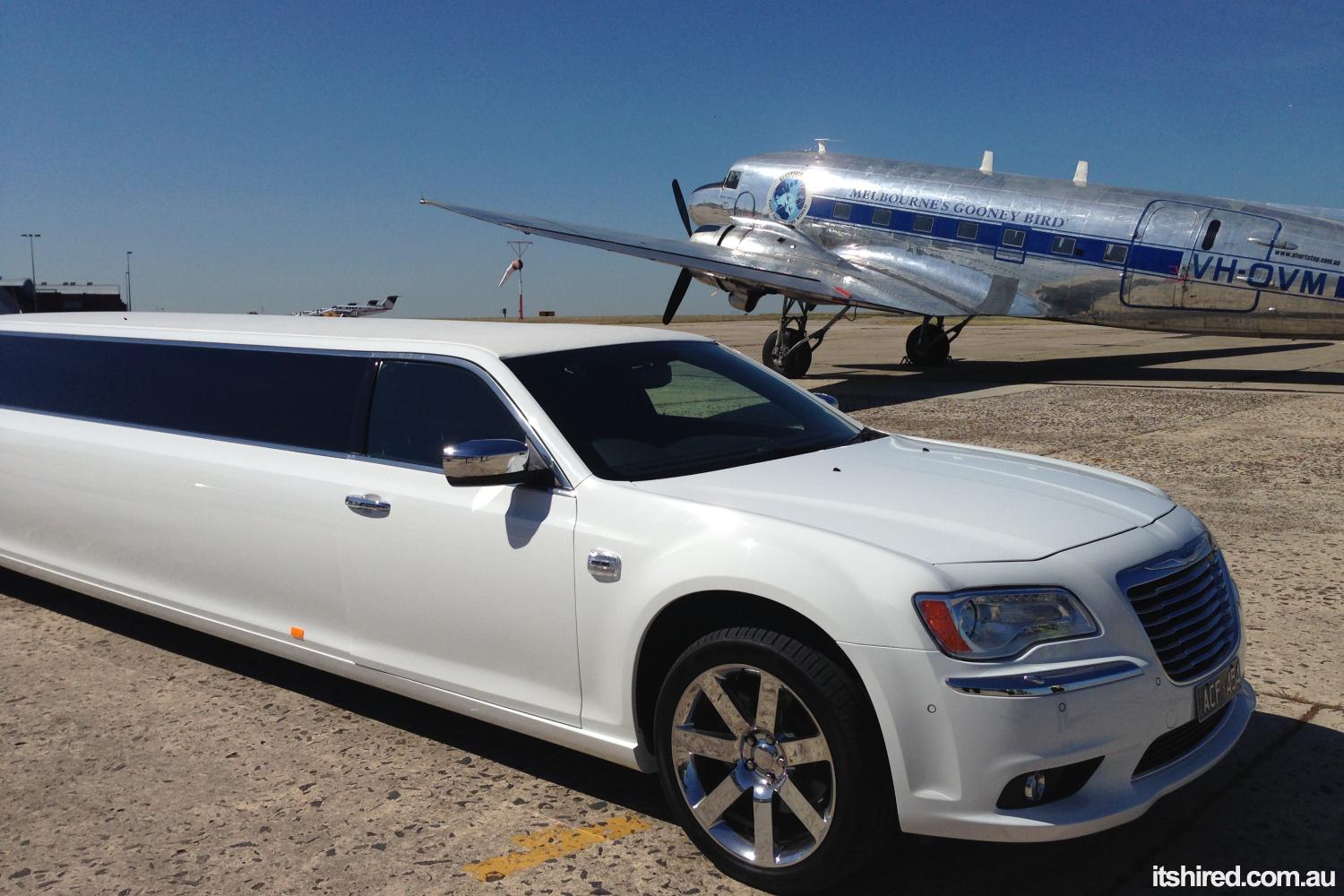 Chrysler 300c Wedding Car Hire Melbourne Amazing Limousines