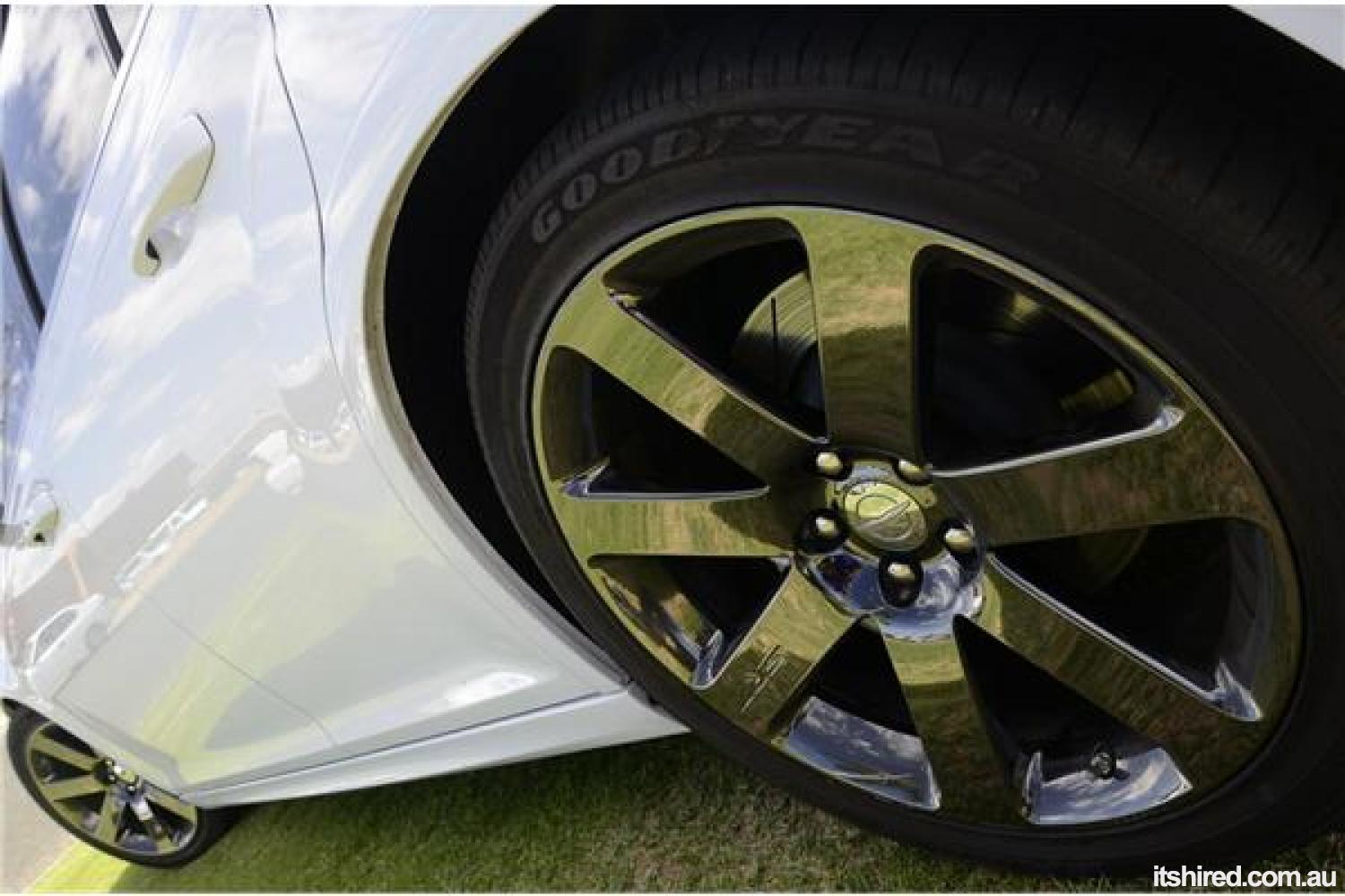 Chrysler 300 SRT8 Wedding Car Hire Perth Twilight Limousines