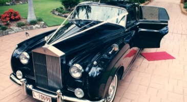wedding-car-hire-Brisbane-Rolls-Royce-Silver-Cloud-A-Golden-Roller-image-1-3153.jpg