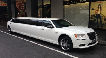 wedding-car-hire-Melbourne-Chrysler-300c-Amazing-Limousines-image-1-3065.JPG