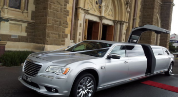 wedding-car-hire-Melbourne-Chrysler-300c-Cassars-Limousines-image-1-3099.20.48pm.png