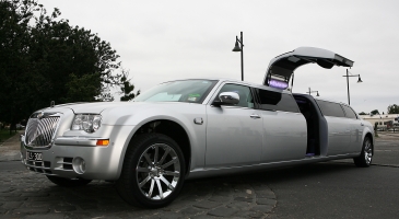 wedding-car-hire-Melbourne-Chrysler-300c-Cassars-Limousines-image-1-3518.jpg